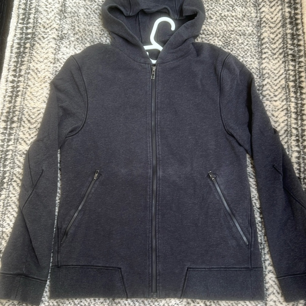 Medium throwback Lululemon zip hoodie. Smoke free. / pet free.